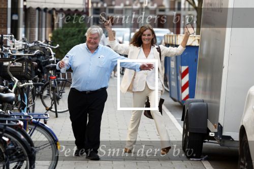 Amsterdam 19 juli 2022
Laatste optreden Willeke Albertri in het concertgebouw. Binnenkomst gasten. Tonny Alberti met een vriendin