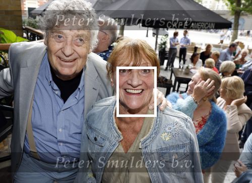 Amsterdam 1 juli 2022
Onthulling kunstwerk met daarop Willy Alberti en Johnny Kraaijkamp bij hotel Americain.
Aanwezig de kinderen Tonny Alberti en Willeke Alberti en Johnny Kraaijkamp en Sanne Kraaijkamp. Tonny Eyk kwam met zijn vrouw