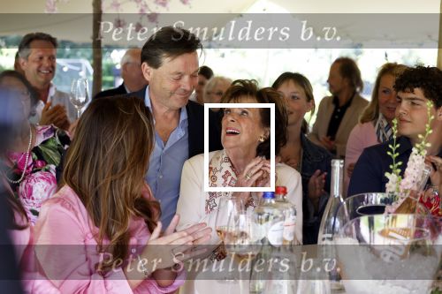 Nuland 13 juni 2022
Presentatie Toos wijn vernoemd naar Toos v d Valk . Bijna de hele familie is aan wezig in de tuin van het familie huis.