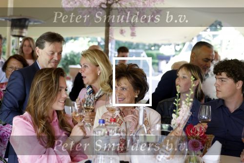 Nuland 13 juni 2022
Presentatie Toos wijn vernoemd naar Toos v d Valk . Bijna de hele familie is aan wezig in de tuin van het familie huis.