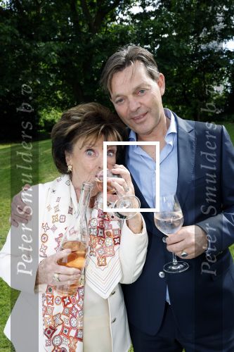 Nuland 13 juni 2022
Presentatie Toos wijn vernoemd naar Toos v d Valk . Bijna de hele familie is aan wezig in de tuin van het familie huis.