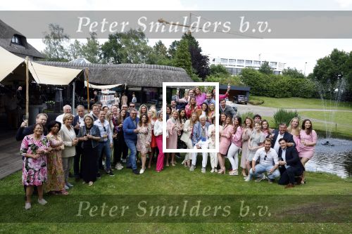 Nuland 13 juni 2022
Presentatie Toos wijn vernoemd naar Toos v d Valk . Bijna de hele familie is aan wezig in de tuin van het familie huis.