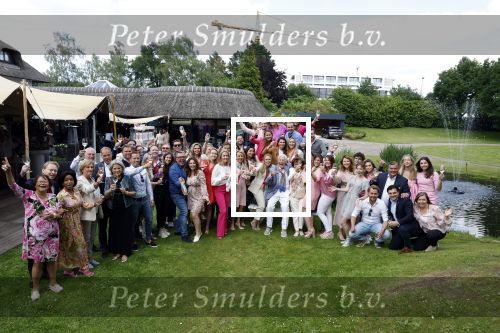 Nuland 13 juni 2022
Presentatie Toos wijn vernoemd naar Toos v d Valk . Bijna de hele familie is aan wezig in de tuin van het familie huis.