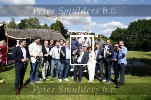Nuland 13 juni 2022
Presentatie Toos wijn vernoemd naar Toos v d Valk . Bijna de hele familie is aan wezig in de tuin van het familie huis.