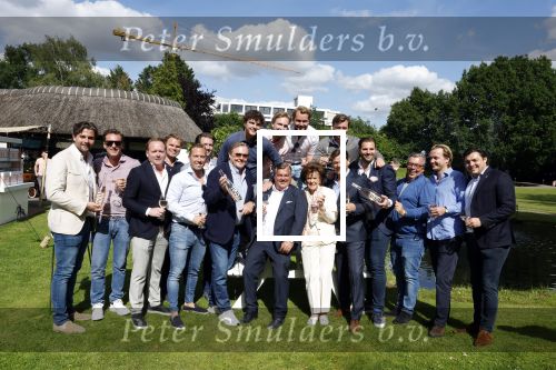 Nuland 13 juni 2022
Presentatie Toos wijn vernoemd naar Toos v d Valk . Bijna de hele familie is aan wezig in de tuin van het familie huis.