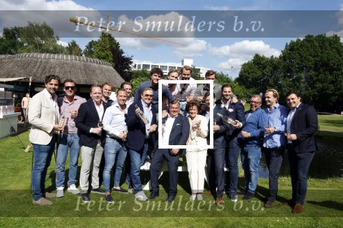 Nuland 13 juni 2022
Presentatie Toos wijn vernoemd naar Toos v d Valk . Bijna de hele familie is aan wezig in de tuin van het familie huis.