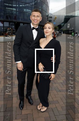 Amsterdam 25 juni 2022
Het damdiner tbv het aidsfonds wordt voor de 30e keer georganiseerd . Het vind dit jaar plaats in AFAS Live. Victoria Koblenko met haar man Levchenko