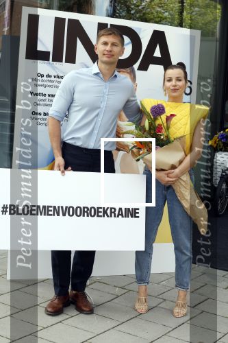 Amsterdam 14 juni 2022
Ontbijt georganisserd door Linda.nl en Victoria Koblenko met haar man Evgeniy Levchenko. Er is een aktie #bloemenvoorOekraine in het leven geroepen.