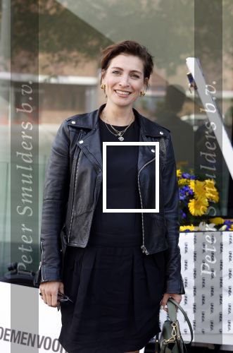Amsterdam 14 juni 2022
Ontbijt georganisserd door Linda.nl en Victoria Koblenko met haar man Evgeniy Levchenko. Er is een aktie #bloemenvoorOekraine in het leven geroepen. Vivienne v d Assem met een kennis