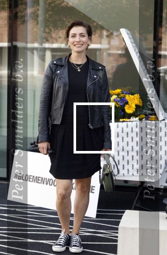 Amsterdam 14 juni 2022
Ontbijt georganisserd door Linda.nl en Victoria Koblenko met haar man Evgeniy Levchenko. Er is een aktie #bloemenvoorOekraine in het leven geroepen. Vivienne v d Assem met een kennis