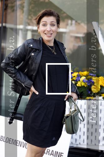 Amsterdam 14 juni 2022
Ontbijt georganisserd door Linda.nl en Victoria Koblenko met haar man Evgeniy Levchenko. Er is een aktie #bloemenvoorOekraine in het leven geroepen. Vivienne v d Assem met een kennis