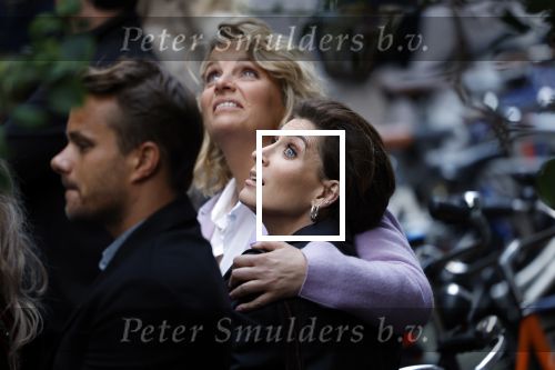 Amsterdam 6 juli 2022
Precies 1 jaar geleden werd op deze plek Peter R de Vries neergeschoten. De redaktie en presentatoren van RTL Boulevard leggen een witte roos neer . OA aanwezig Georgette Schlick Peter v d Vorst Sven Sauve Marieke Elsinga Vivienne v d Assem Aran Bade Jeroen Kijk in de Vegte Arno Kantelberg Eveline Stallaart Clarice Stenger Leon de Ruyter Dries Roelvink en Tim Oliehoek .