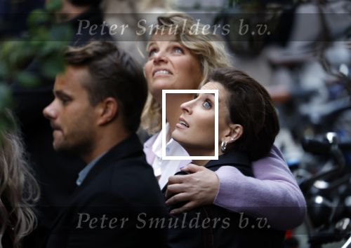 Amsterdam 6 juli 2022
Precies 1 jaar geleden werd op deze plek Peter R de Vries neergeschoten. De redaktie en presentatoren van RTL Boulevard leggen een witte roos neer . OA aanwezig Georgette Schlick Peter v d Vorst Sven Sauve Marieke Elsinga Vivienne v d Assem Aran Bade Jeroen Kijk in de Vegte Arno Kantelberg Eveline Stallaart Clarice Stenger Leon de Ruyter Dries Roelvink en Tim Oliehoek .
