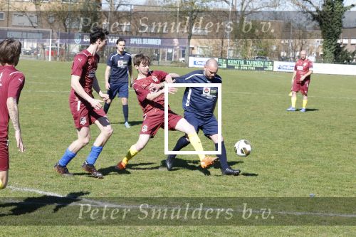 Utrecht 27 maart 2022
Bij voetbalclub DHSC in Utrecht wordt een dag georganiseerd waar geld opgehaald wordt voor Ukraine. Wesley Sneijder Mart Hoogkamer Evgeniy Levchenko Djarno Hofland Juvat Westendorp Koen Weijland Noa Zeeuw Glenn Helder ea spelen oa mee.