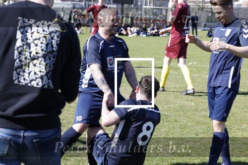 Utrecht 27 maart 2022
Bij voetbalclub DHSC in Utrecht wordt een dag georganiseerd waar geld opgehaald wordt voor Ukraine. Wesley Sneijder Mart Hoogkamer Evgeniy Levchenko Djarno Hofland Juvat Westendorp Koen Weijland Noa Zeeuw Glenn Helder ea spelen oa mee.
