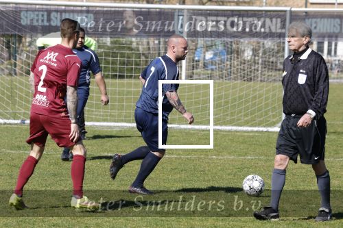 Utrecht 27 maart 2022
Bij voetbalclub DHSC in Utrecht wordt een dag georganiseerd waar geld opgehaald wordt voor Ukraine. Wesley Sneijder Mart Hoogkamer Evgeniy Levchenko Djarno Hofland Juvat Westendorp Koen Weijland Noa Zeeuw Glenn Helder ea spelen oa mee.