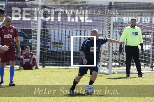 Utrecht 27 maart 2022
Bij voetbalclub DHSC in Utrecht wordt een dag georganiseerd waar geld opgehaald wordt voor Ukraine. Wesley Sneijder Mart Hoogkamer Evgeniy Levchenko Djarno Hofland Juvat Westendorp Koen Weijland Noa Zeeuw Glenn Helder ea spelen oa mee.