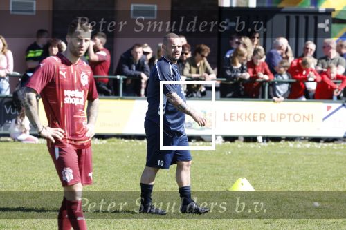 Utrecht 27 maart 2022
Bij voetbalclub DHSC in Utrecht wordt een dag georganiseerd waar geld opgehaald wordt voor Ukraine. Wesley Sneijder Mart Hoogkamer Evgeniy Levchenko Djarno Hofland Juvat Westendorp Koen Weijland Noa Zeeuw Glenn Helder ea spelen oa mee.