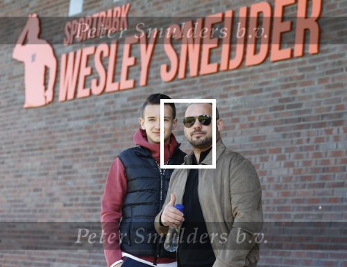 Utrecht 27 maart 2022
Bij voetbalclub DHSC in Utrecht wordt een dag georganiseerd waar geld opgehaald wordt voor Ukraine. Wesley Sneijder Mart Hoogkamer Evgeniy Levchenko Djarno Hofland Juvat Westendorp Koen Weijland Noa Zeeuw Glenn Helder ea spelen oa mee.