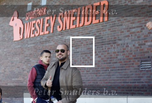 Utrecht 27 maart 2022
Bij voetbalclub DHSC in Utrecht wordt een dag georganiseerd waar geld opgehaald wordt voor Ukraine. Wesley Sneijder Mart Hoogkamer Evgeniy Levchenko Djarno Hofland Juvat Westendorp Koen Weijland Noa Zeeuw Glenn Helder ea spelen oa mee.