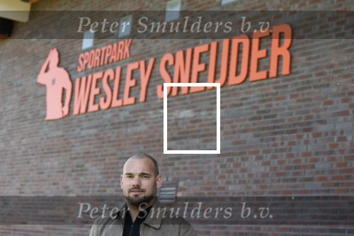 Utrecht 27 maart 2022
Bij voetbalclub DHSC in Utrecht wordt een dag georganiseerd waar geld opgehaald wordt voor Ukraine. Wesley Sneijder Mart Hoogkamer Evgeniy Levchenko Djarno Hofland Juvat Westendorp Koen Weijland Noa Zeeuw Glenn Helder ea spelen oa mee.