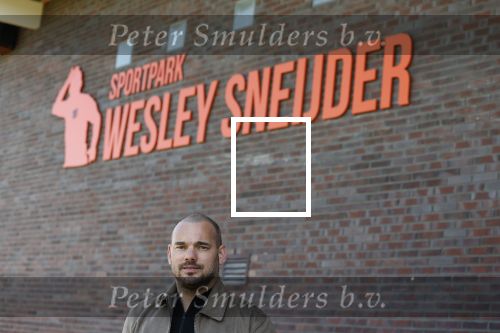 Utrecht 27 maart 2022
Bij voetbalclub DHSC in Utrecht wordt een dag georganiseerd waar geld opgehaald wordt voor Ukraine. Wesley Sneijder Mart Hoogkamer Evgeniy Levchenko Djarno Hofland Juvat Westendorp Koen Weijland Noa Zeeuw Glenn Helder ea spelen oa mee.