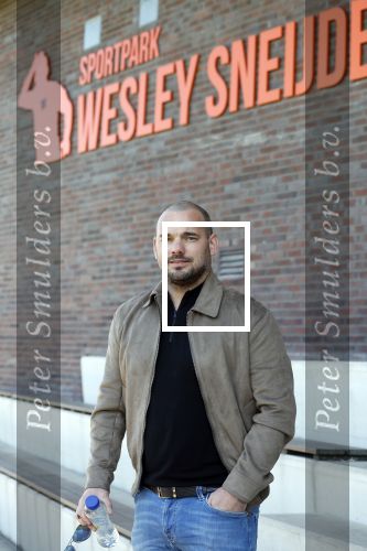 Utrecht 27 maart 2022
Bij voetbalclub DHSC in Utrecht wordt een dag georganiseerd waar geld opgehaald wordt voor Ukraine. Wesley Sneijder Mart Hoogkamer Evgeniy Levchenko Djarno Hofland Juvat Westendorp Koen Weijland Noa Zeeuw Glenn Helder ea spelen oa mee.