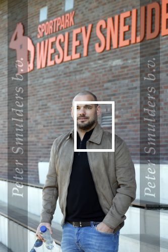 Utrecht 27 maart 2022
Bij voetbalclub DHSC in Utrecht wordt een dag georganiseerd waar geld opgehaald wordt voor Ukraine. Wesley Sneijder Mart Hoogkamer Evgeniy Levchenko Djarno Hofland Juvat Westendorp Koen Weijland Noa Zeeuw Glenn Helder ea spelen oa mee.