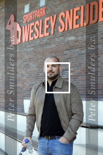Utrecht 27 maart 2022
Bij voetbalclub DHSC in Utrecht wordt een dag georganiseerd waar geld opgehaald wordt voor Ukraine. Wesley Sneijder Mart Hoogkamer Evgeniy Levchenko Djarno Hofland Juvat Westendorp Koen Weijland Noa Zeeuw Glenn Helder ea spelen oa mee.