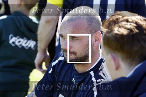 Utrecht 27 maart 2022
Bij voetbalclub DHSC in Utrecht wordt een dag georganiseerd waar geld opgehaald wordt voor Ukraine. Wesley Sneijder Mart Hoogkamer Evgeniy Levchenko Djarno Hofland Juvat Westendorp Koen Weijland Noa Zeeuw Glenn Helder ea spelen oa mee.