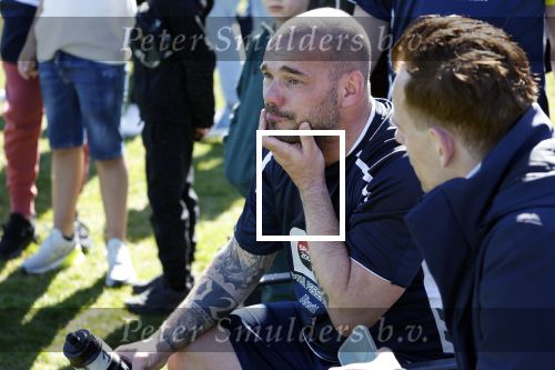 Utrecht 27 maart 2022
Bij voetbalclub DHSC in Utrecht wordt een dag georganiseerd waar geld opgehaald wordt voor Ukraine. Wesley Sneijder Mart Hoogkamer Evgeniy Levchenko Djarno Hofland Juvat Westendorp Koen Weijland Noa Zeeuw Glenn Helder ea spelen oa mee.