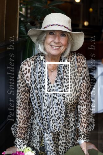 Amsterdam 1 juli 2022
Onthulling kunstwerk met daarop Willy Alberti en Johnny Kraaijkamp bij hotel Americain.
Aanwezig de kinderen Tonny Alberti en Willeke Alberti en Johnny Kraaijkamp en Sanne Kraaijkamp. Willeke met Frits Huffnagel en Imca Marina