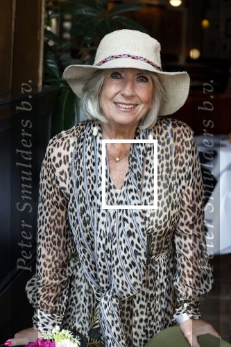 Amsterdam 1 juli 2022
Onthulling kunstwerk met daarop Willy Alberti en Johnny Kraaijkamp bij hotel Americain.
Aanwezig de kinderen Tonny Alberti en Willeke Alberti en Johnny Kraaijkamp en Sanne Kraaijkamp. Willeke met Frits Huffnagel en Imca Marina