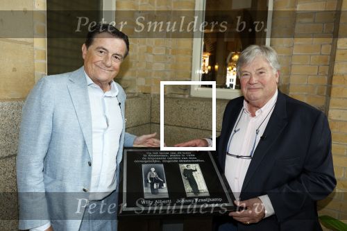 Amsterdam 1 juli 2022
Onthulling kunstwerk met daarop Willy Alberti en Johnny Kraaijkamp bij hotel Americain.
Aanwezig de kinderen Tonny Alberti en Willeke Alberti en Johnny Kraaijkamp en Sanne Kraaijkamp