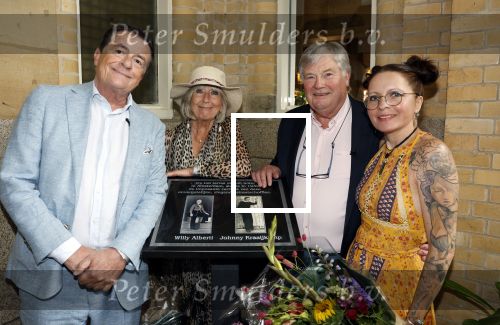 Amsterdam 1 juli 2022
Onthulling kunstwerk met daarop Willy Alberti en Johnny Kraaijkamp bij hotel Americain.
Aanwezig de kinderen Tonny Alberti en Willeke Alberti en Johnny Kraaijkamp en Sanne Kraaijkamp
