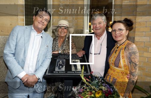 Amsterdam 1 juli 2022
Onthulling kunstwerk met daarop Willy Alberti en Johnny Kraaijkamp bij hotel Americain.
Aanwezig de kinderen Tonny Alberti en Willeke Alberti en Johnny Kraaijkamp en Sanne Kraaijkamp
