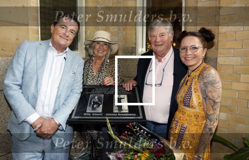 Amsterdam 1 juli 2022
Onthulling kunstwerk met daarop Willy Alberti en Johnny Kraaijkamp bij hotel Americain.
Aanwezig de kinderen Tonny Alberti en Willeke Alberti en Johnny Kraaijkamp en Sanne Kraaijkamp