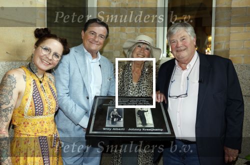 Amsterdam 1 juli 2022
Onthulling kunstwerk met daarop Willy Alberti en Johnny Kraaijkamp bij hotel Americain.
Aanwezig de kinderen Tonny Alberti en Willeke Alberti en Johnny Kraaijkamp en Sanne Kraaijkamp