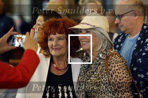 Amsterdam 1 juli 2022
Onthulling kunstwerk met daarop Willy Alberti en Johnny Kraaijkamp bij hotel Americain.
Aanwezig de kinderen Tonny Alberti en Willeke Alberti en Johnny Kraaijkamp en Sanne Kraaijkamp. Willeke en Imca Marina