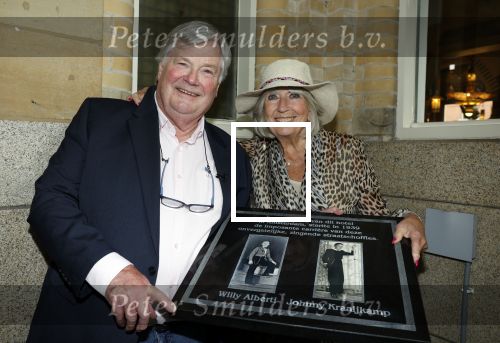 Amsterdam 1 juli 2022
Onthulling kunstwerk met daarop Willy Alberti en Johnny Kraaijkamp bij hotel Americain.
Aanwezig de kinderen Tonny Alberti en Willeke Alberti en Johnny Kraaijkamp en Sanne Kraaijkamp