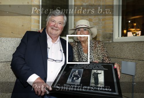 Amsterdam 1 juli 2022
Onthulling kunstwerk met daarop Willy Alberti en Johnny Kraaijkamp bij hotel Americain.
Aanwezig de kinderen Tonny Alberti en Willeke Alberti en Johnny Kraaijkamp en Sanne Kraaijkamp