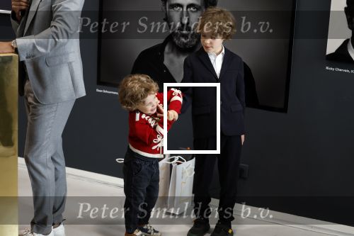 Hilversum 25 juni 2022
Opening expositie William Rutten in het foto museum in Hilversum. Humberto Tan doet de officiele opening. William Rutten zoons