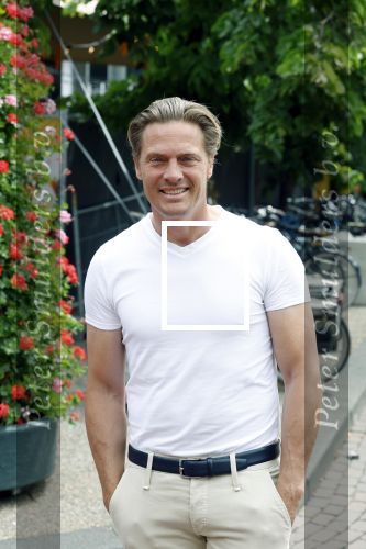 Hilversum 25 juni 2022
Opening expositie William Rutten in het foto museum in Hilversum. Humberto Tan doet de officiele opening. Winston Post