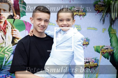 Amsterdam 3 juli 2022
Premiere de Grote slijmfilm in pathe Arena .
Yolanthe Cabau v Kasbergen kwam met haar zoontje Xess Xava en Jessey Sneijder