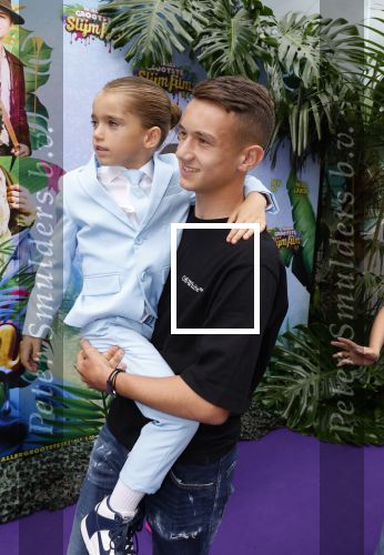 Amsterdam 3 juli 2022
Premiere de Grote slijmfilm in pathe Arena .
Yolanthe Cabau v Kasbergen kwam met haar zoontje Xess Xava en Jessey Sneijder