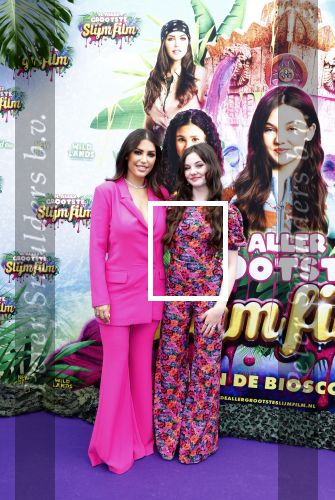 Amsterdam 3 juli 2022
Premiere de Grote slijmfilm in pathe Arena .
Yolanthe Cabau v Kasbergen kwam met haar zoontje Xess Xava en Jessey Sneijder