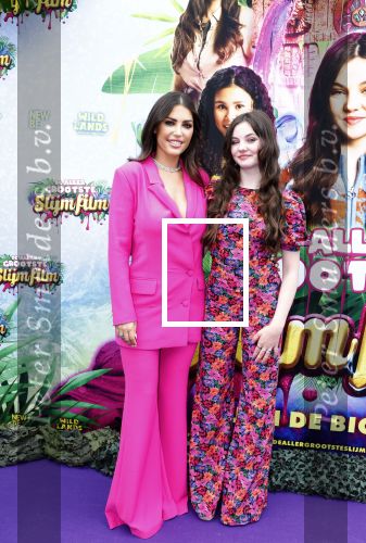 Amsterdam 3 juli 2022
Premiere de Grote slijmfilm in pathe Arena .
Yolanthe Cabau v Kasbergen kwam met haar zoontje Xess Xava en Jessey Sneijder