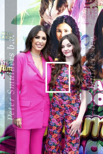 Amsterdam 3 juli 2022
Premiere de Grote slijmfilm in pathe Arena .
Yolanthe Cabau v Kasbergen kwam met haar zoontje Xess Xava en Jessey Sneijder