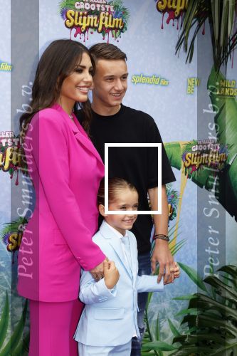 Amsterdam 3 juli 2022
Premiere de Grote slijmfilm in pathe Arena .
Yolanthe Cabau v Kasbergen kwam met haar zoontje Xess Xava en Jessey Sneijder