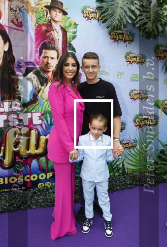 Amsterdam 3 juli 2022
Premiere de Grote slijmfilm in pathe Arena .
Yolanthe Cabau v Kasbergen kwam met haar zoontje Xess Xava en Jessey Sneijder